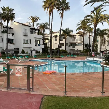 Evans Realty Bv A Pie De Playa & Piscina & Terraza * إِستيبونا