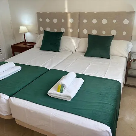 Evans Realty Bv A Pie De Playa & Piscina & Terraza إِستيبونا